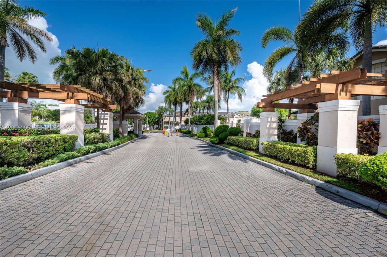 5600 NW 114th Pl , Unit 209, Doral, FL 33178 Photo