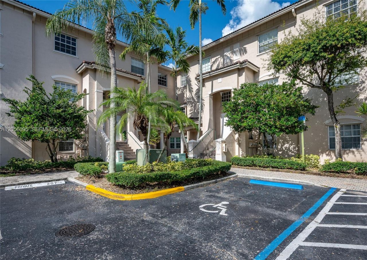 5600 NW 114th Pl , Unit 209, Doral, FL 33178 Photo