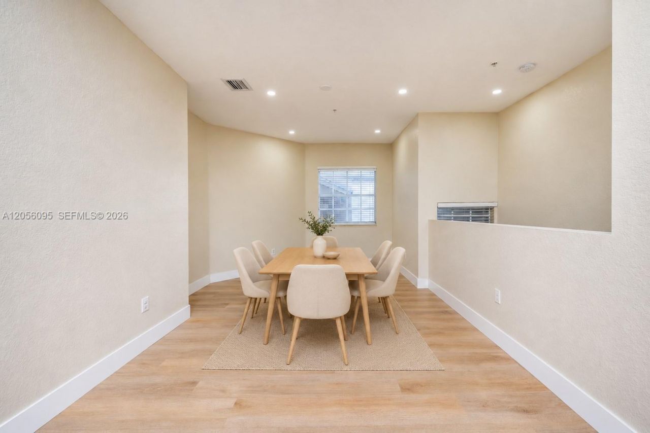 5600 NW 114th Pl , Unit 209, Doral, FL 33178 Photo