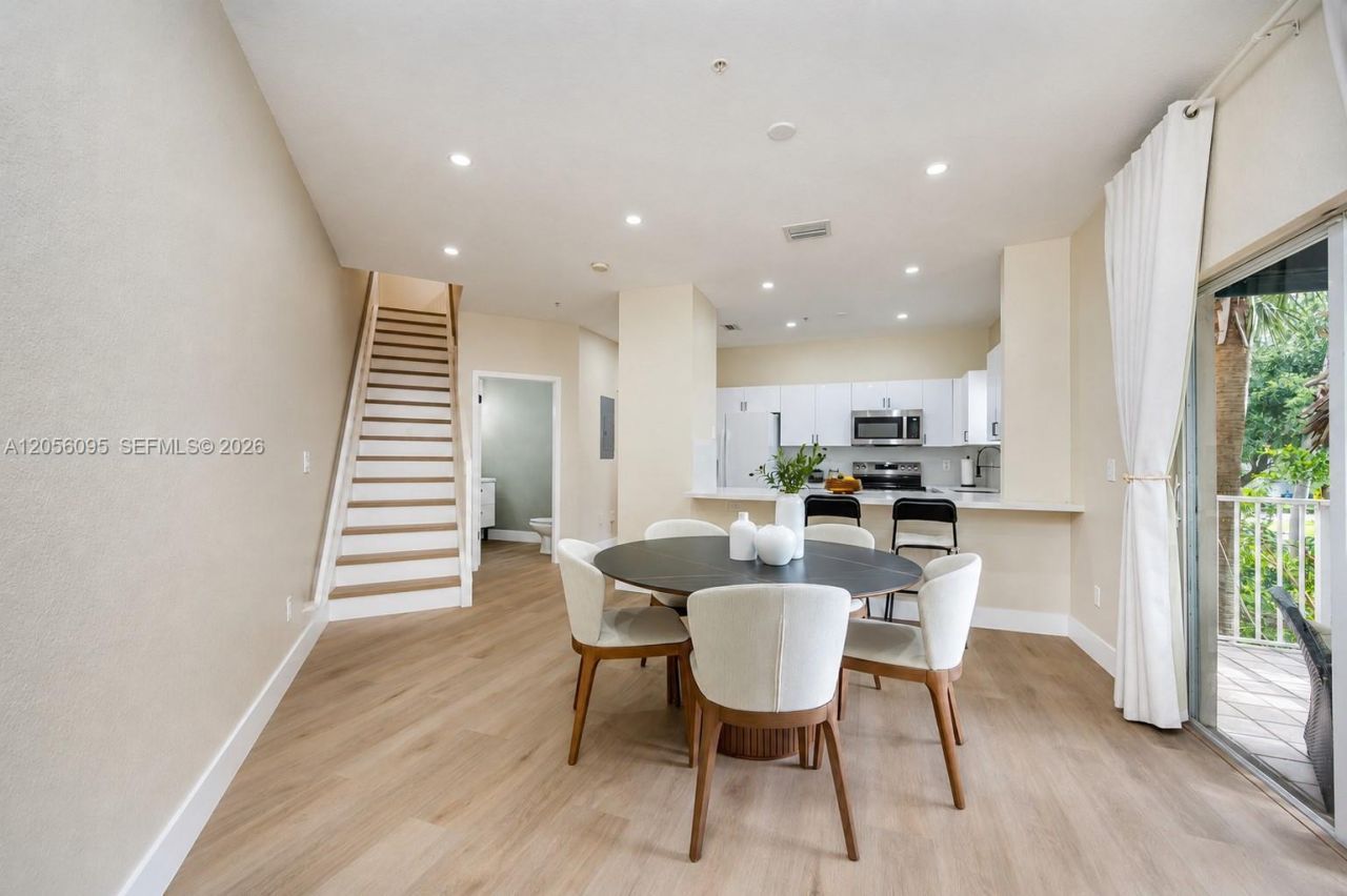 5600 NW 114th Pl , Unit 209, Doral, FL 33178 Photo