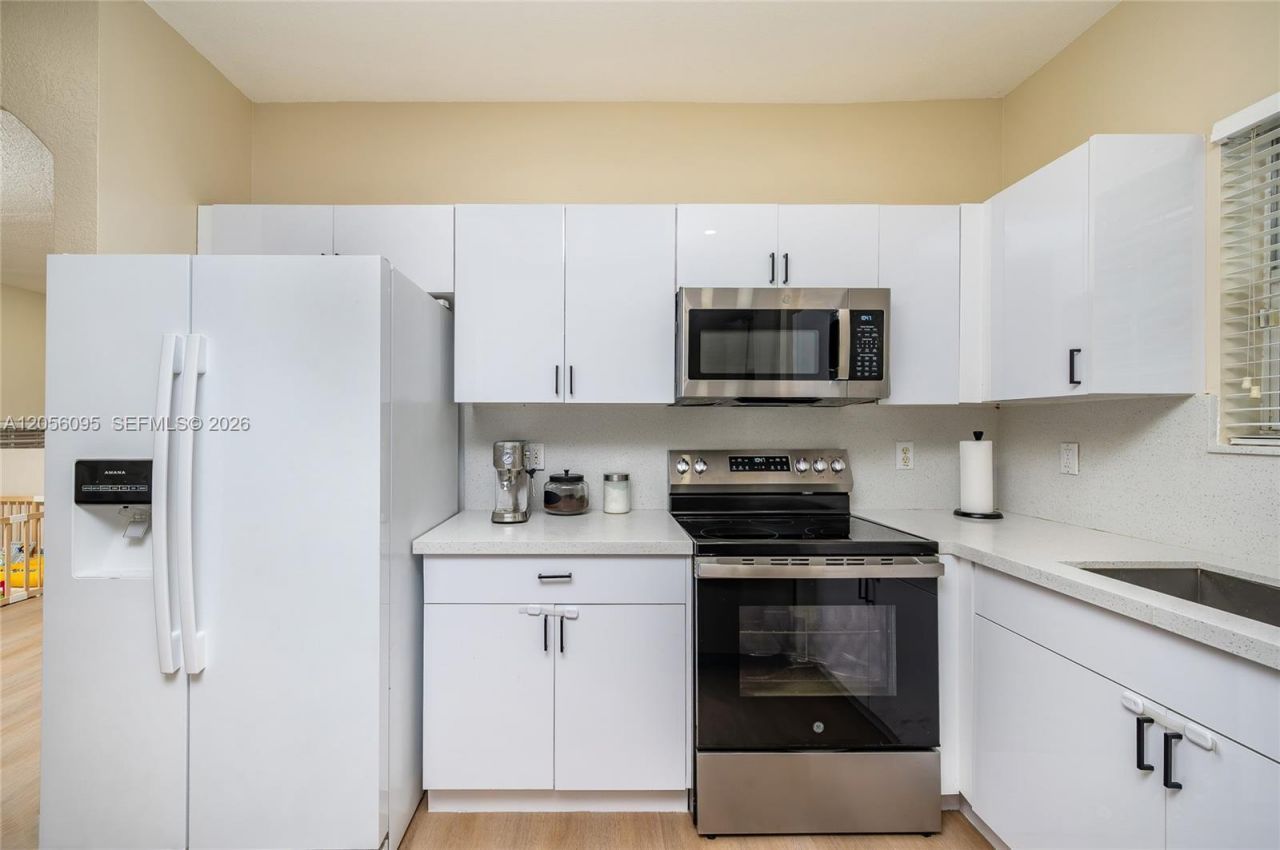 5600 NW 114th Pl , Unit 209, Doral, FL 33178 Photo
