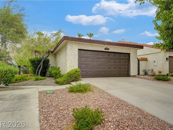 2695 San Lago Court , Las Vegas, NV 89121