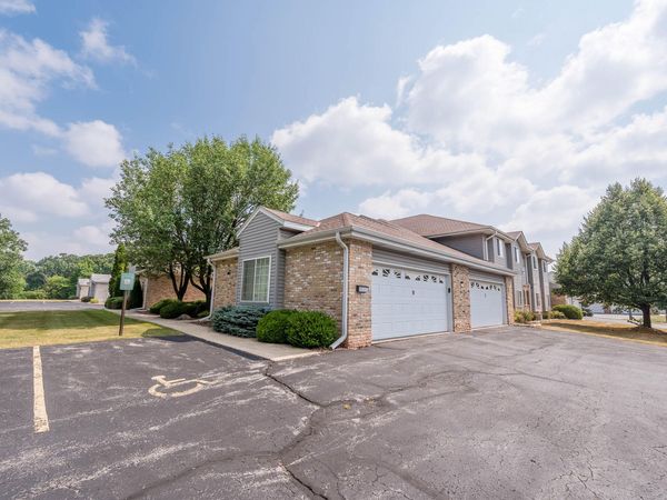 9131 S Aspen Dr, Unit 8, Oak Creek, WI 53154