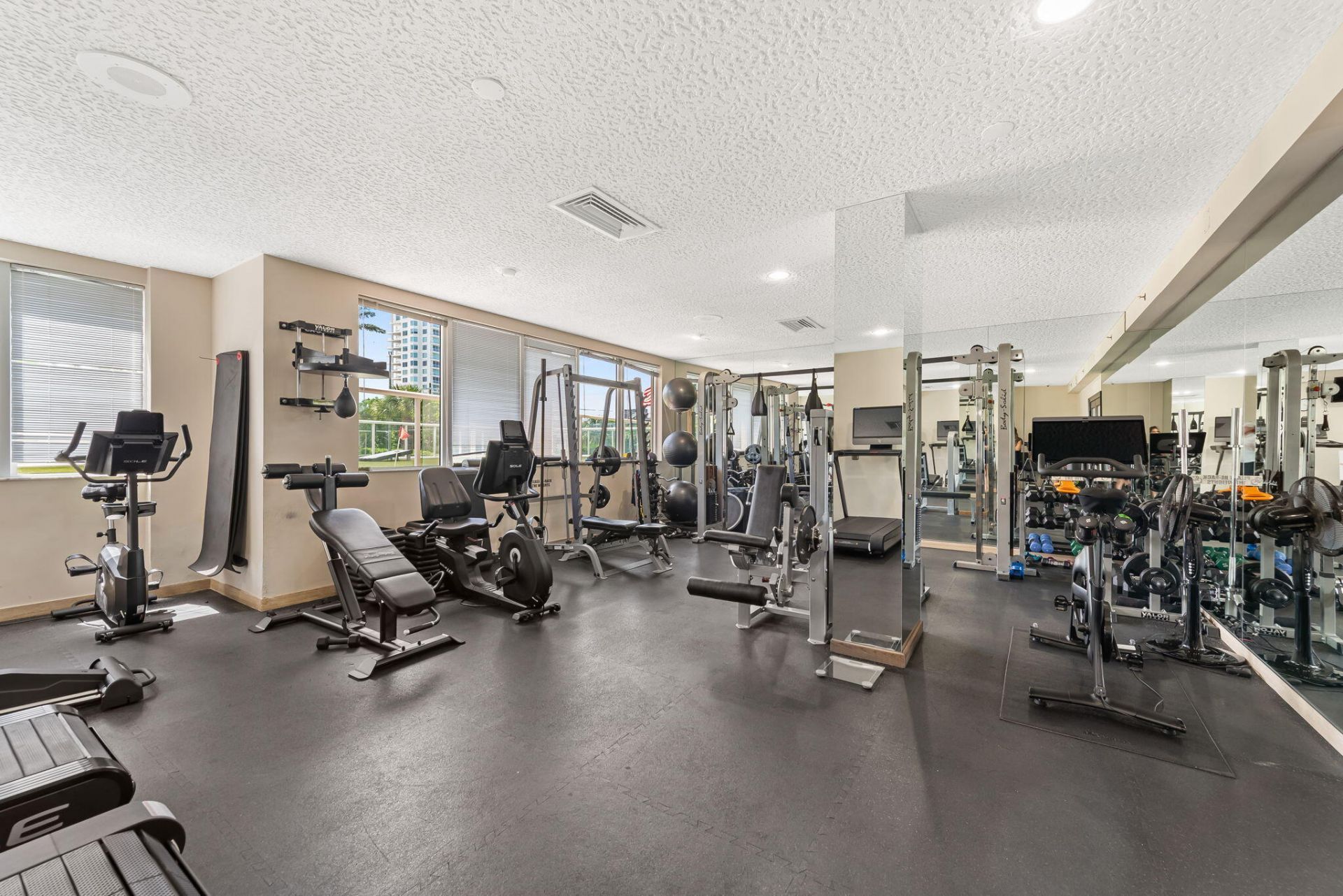 3000 Holiday Drive, Unit 905, Fort Lauderdale, FL 33316 Photo