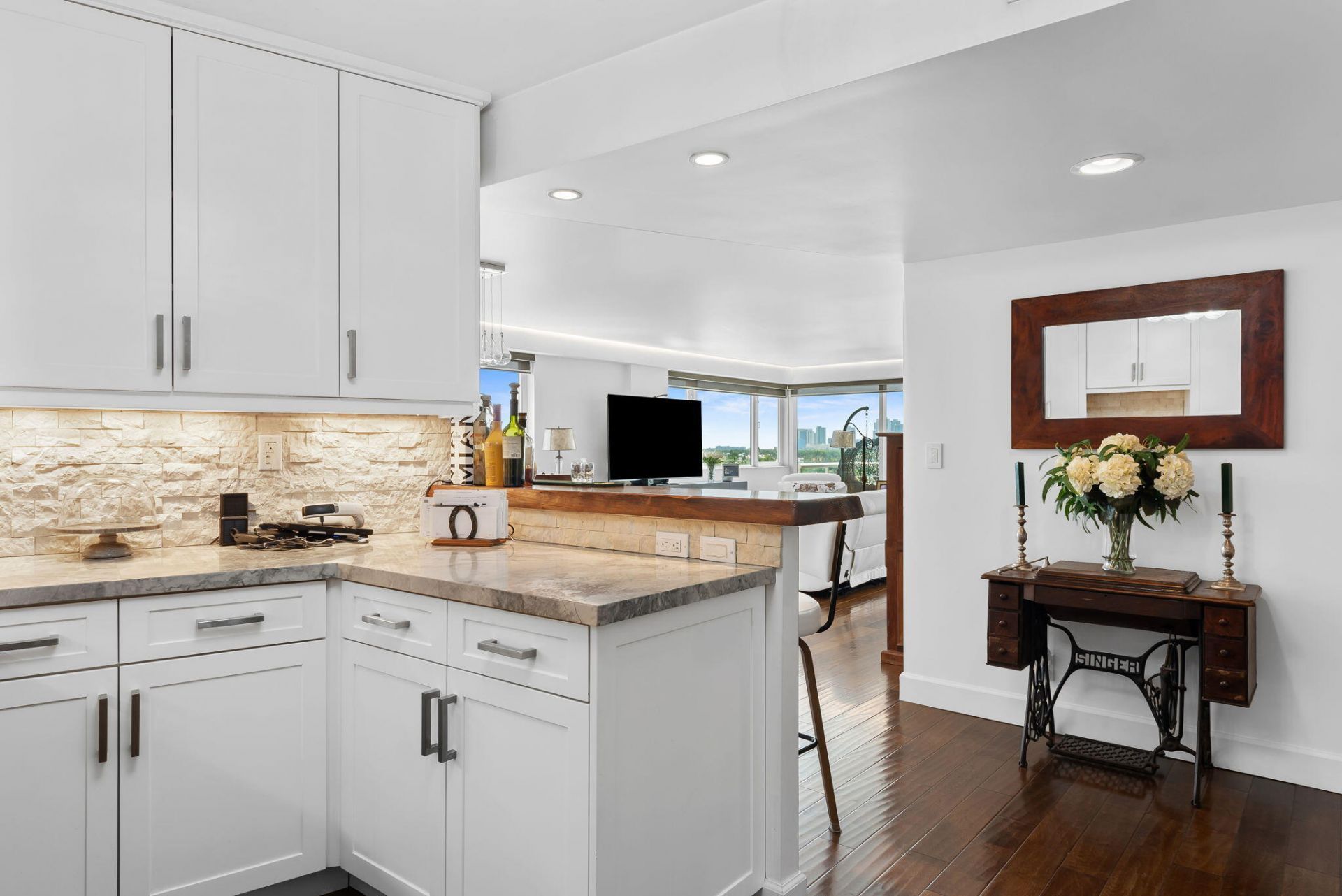 3000 Holiday Drive, Unit 905, Fort Lauderdale, FL 33316 Photo