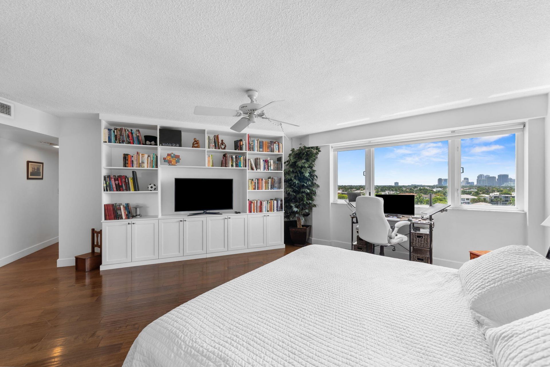 3000 Holiday Drive, Unit 905, Fort Lauderdale, FL 33316 Photo