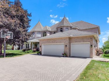 8148 Ithaca Lane N, Maple Grove, MN 55311
