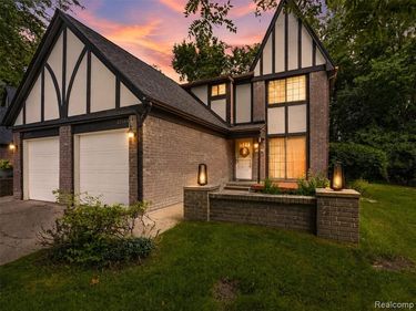 22664 W 11 Mile Road, Southfield, MI 48034
