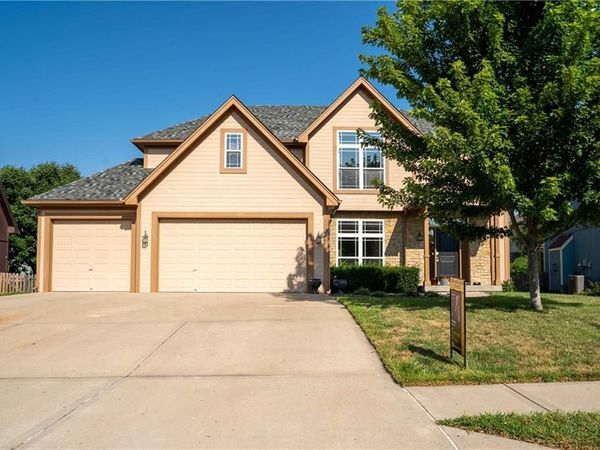 10760 N Laurel Avenue, Kansas City, MO 64157