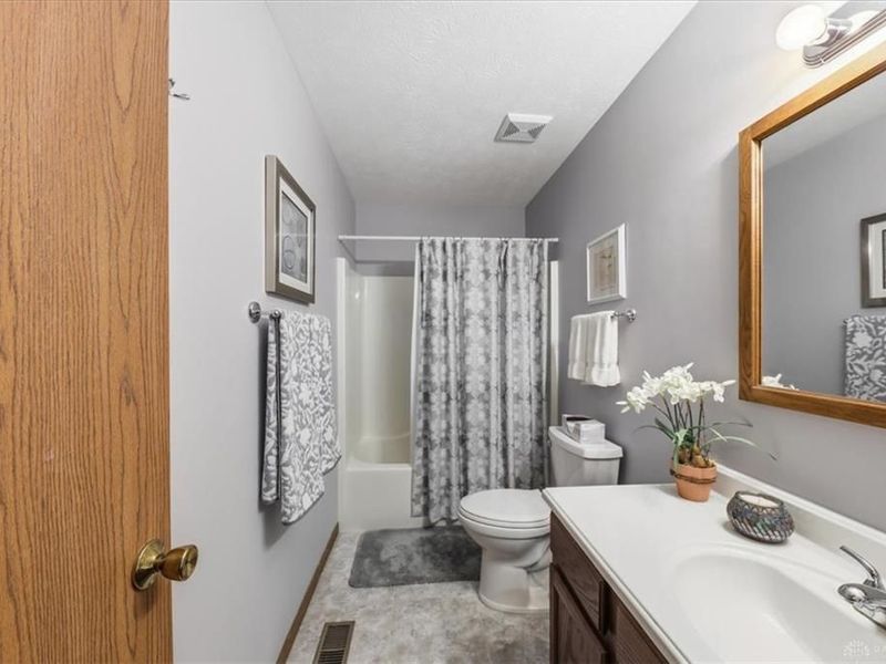 1045 Bradford Drive, Springfield, OH 45503 Photo 18
