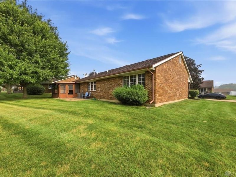 1045 Bradford Drive, Springfield, OH 45503 Photo 27