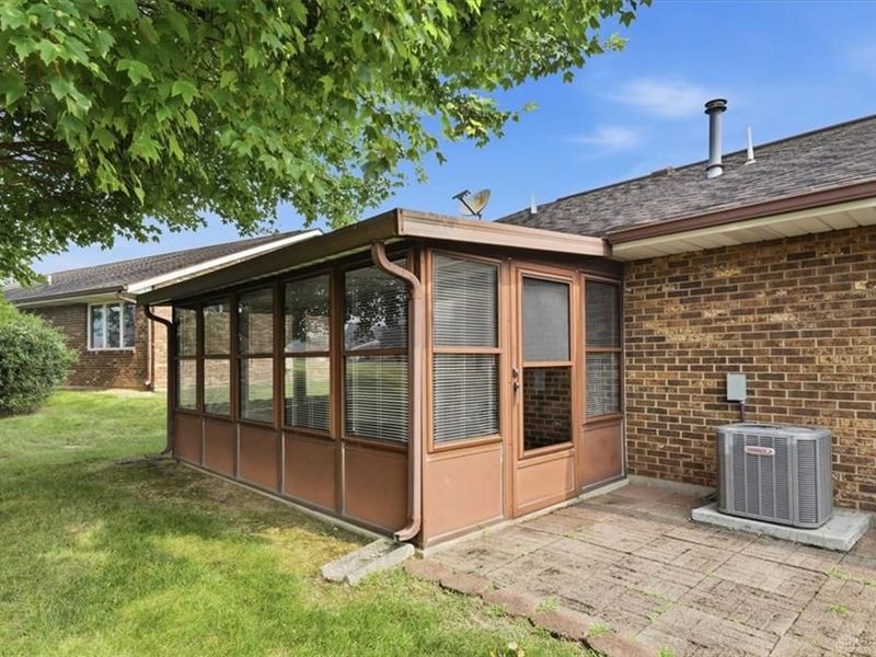 1045 Bradford Drive, Springfield, OH 45503 Photo 29