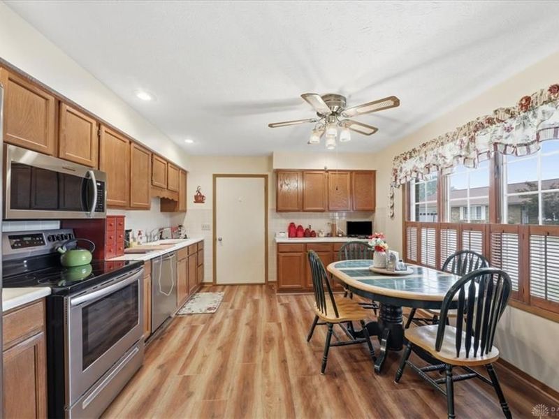 1045 Bradford Drive, Springfield, OH 45503 Photo 6