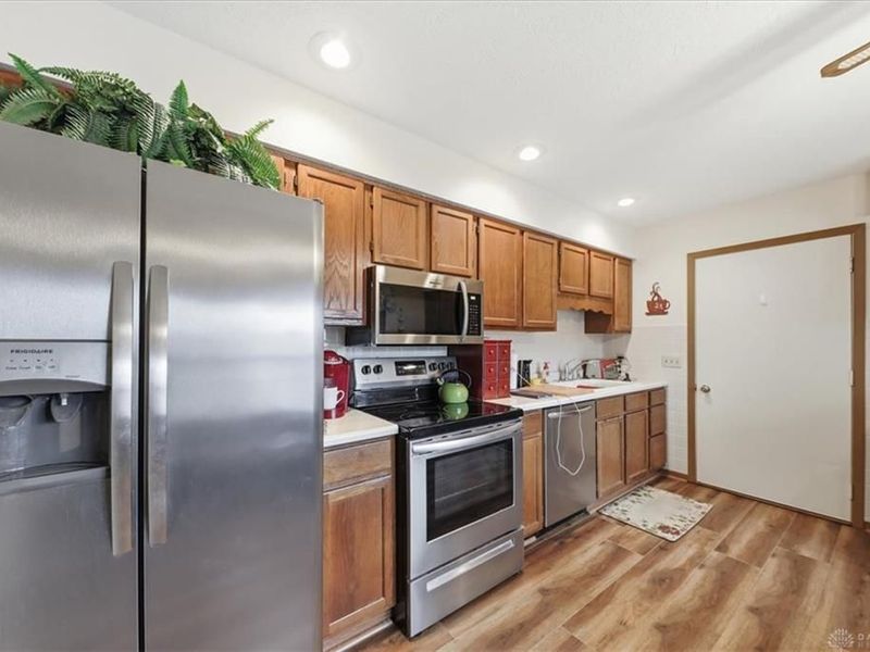 1045 Bradford Drive, Springfield, OH 45503 Photo 8