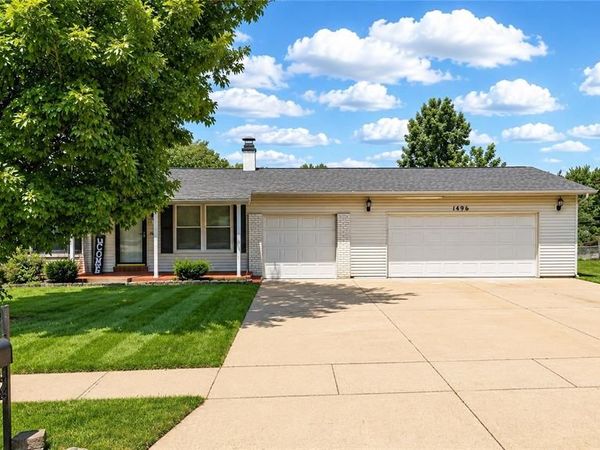 1496 El Camino Drive, Florissant, MO 63031