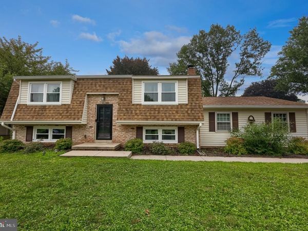 33 COUNTRY SIDE LANE, LEOLA, PA 17540