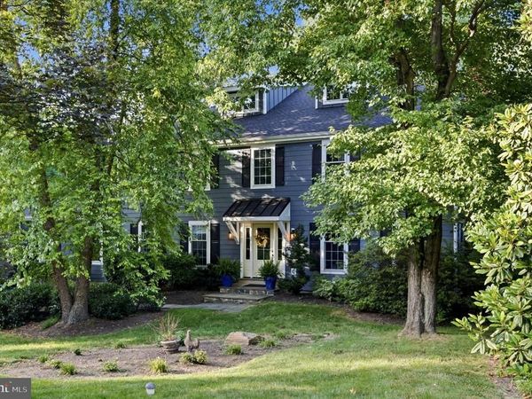 805 LLANELLY LANE , BERWYN, PA 19312