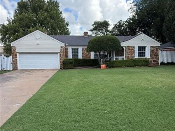 1827 Coventry Lane, Nichols Hills, OK 73120