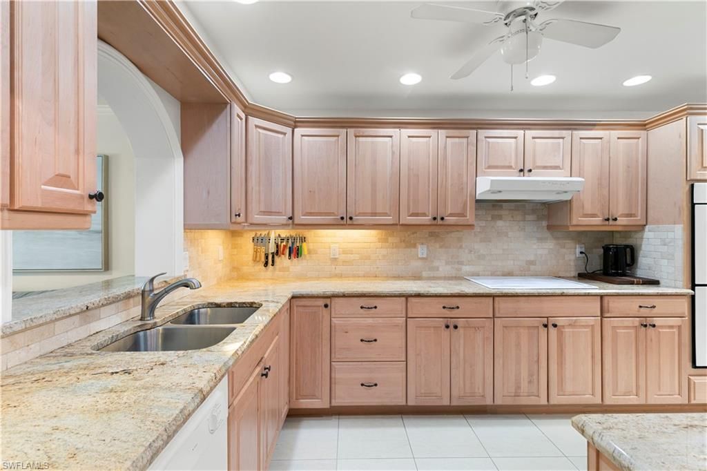 1050 6th St S, Unit 1050, Naples, FL 34102 Photo