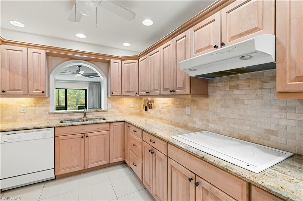 1050 6th St S, Unit 1050, Naples, FL 34102 Photo
