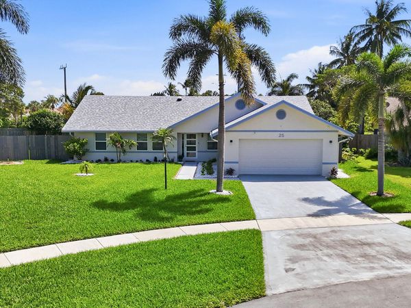 25 CEDAR Circle, Boynton Beach, FL 33436