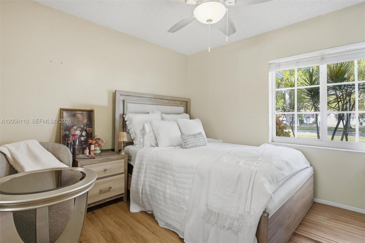 450 E Lakewood Cir E , Unit B, Margate, FL 33063 Photo