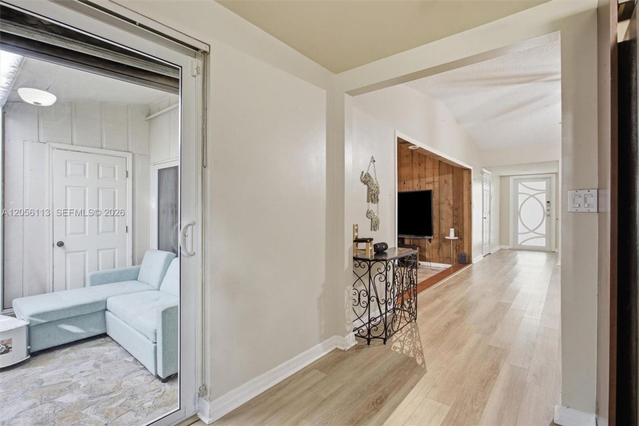 450 E Lakewood Cir E , Unit B, Margate, FL 33063 Photo