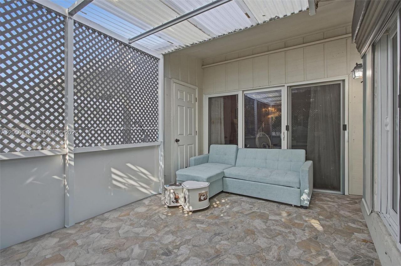450 E Lakewood Cir E , Unit B, Margate, FL 33063 Photo