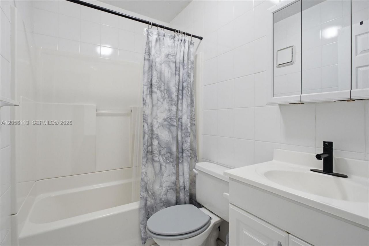 450 E Lakewood Cir E , Unit B, Margate, FL 33063 Photo