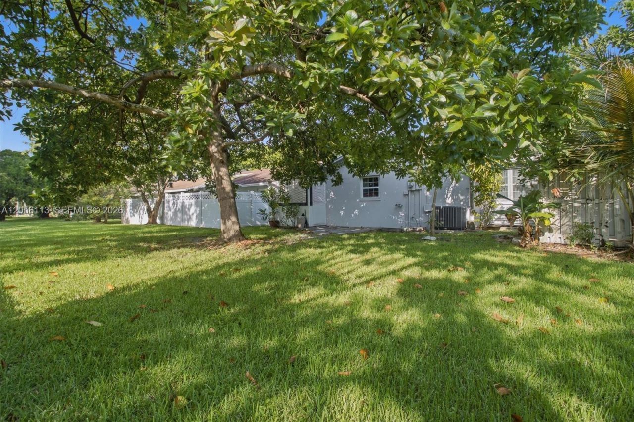 450 E Lakewood Cir E , Unit B, Margate, FL 33063 Photo