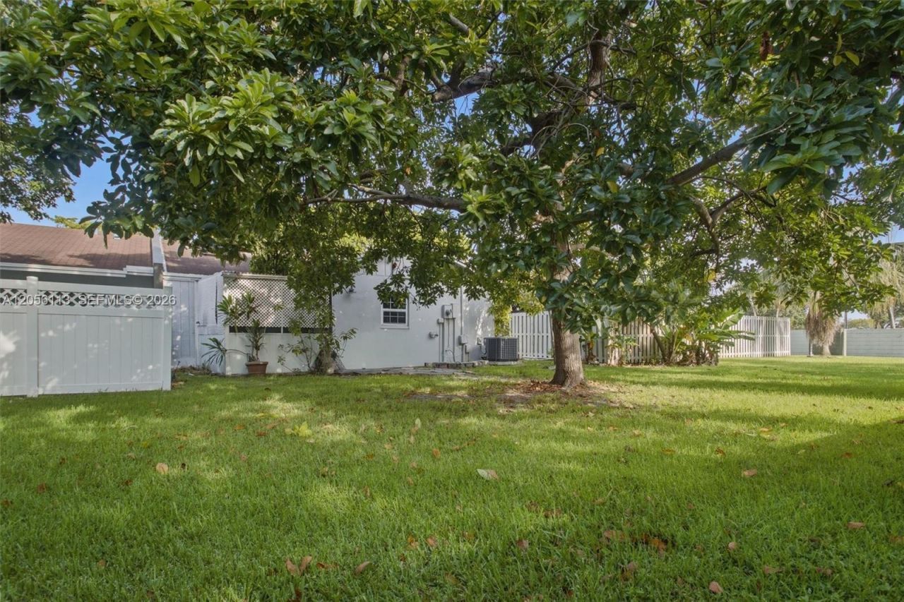 450 E Lakewood Cir E , Unit B, Margate, FL 33063 Photo