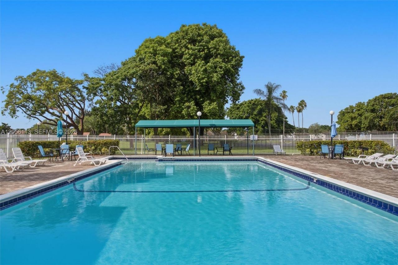 450 E Lakewood Cir E , Unit B, Margate, FL 33063 Photo