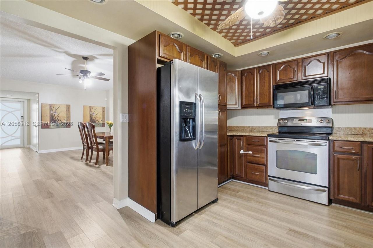 450 E Lakewood Cir E , Unit B, Margate, FL 33063 Photo