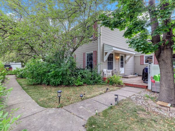 6877 Grenwich Lane N, Oakdale, MN 55128