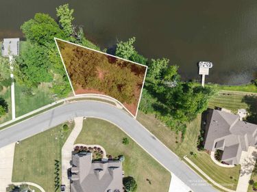 7542 S Shoreline Drive , Benton, AR 72019