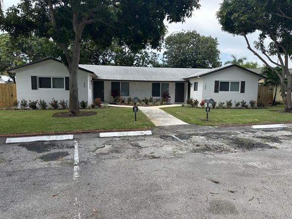 192 SE 27TH Court, Boynton Beach, FL 33435