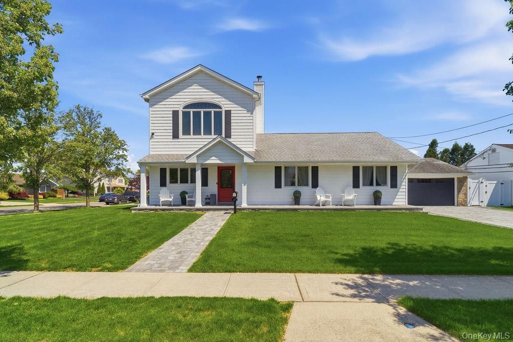 27 Seitz Drive, Bethpage, NY 11714 Main Photo