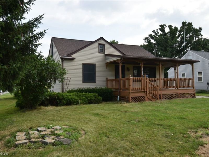209 Sipple Avenue, Amherst, OH 44001 Photo 2