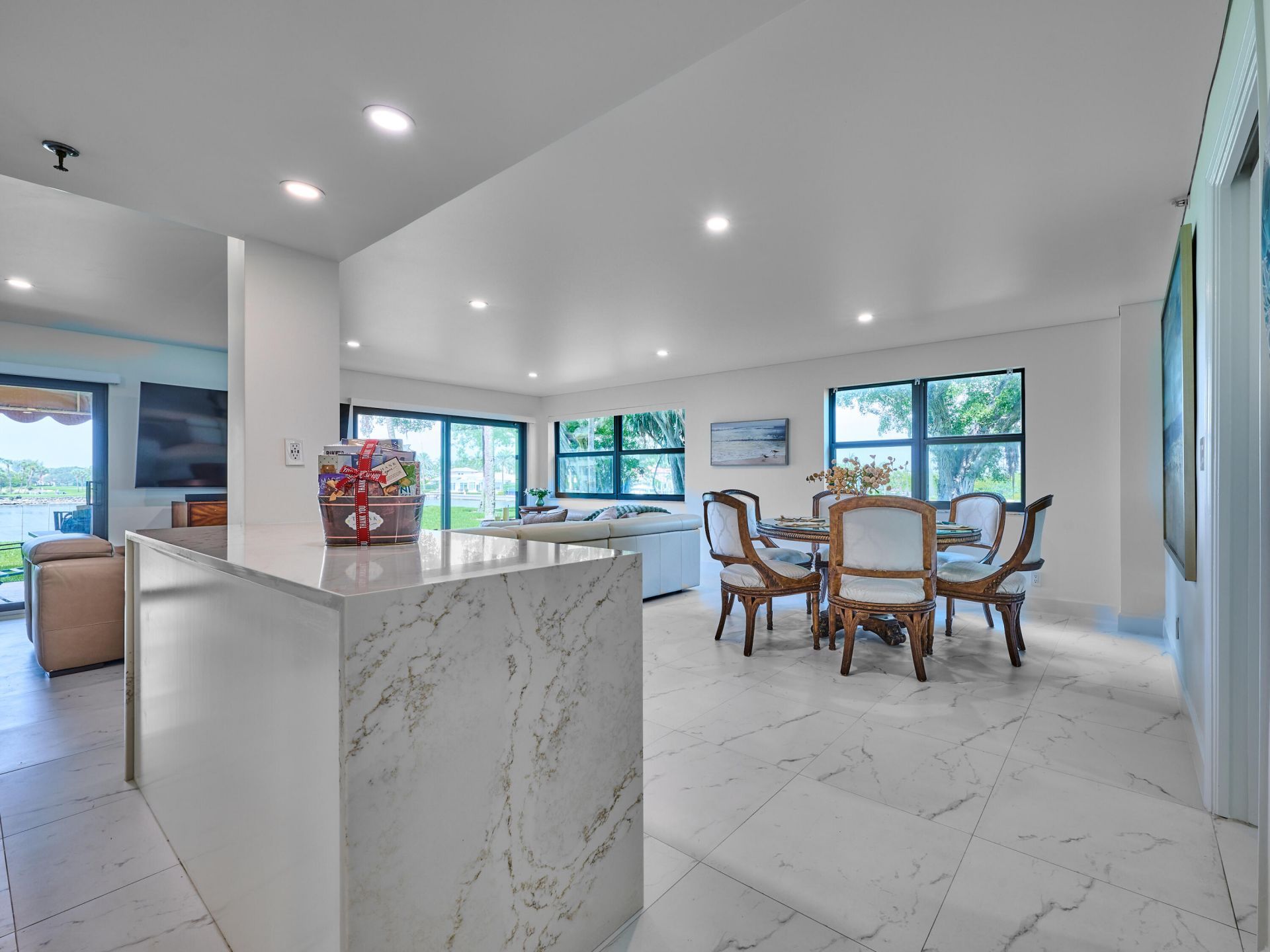 374 Golfview Road, Unit 106, North Palm Beach, FL 33408 Photo