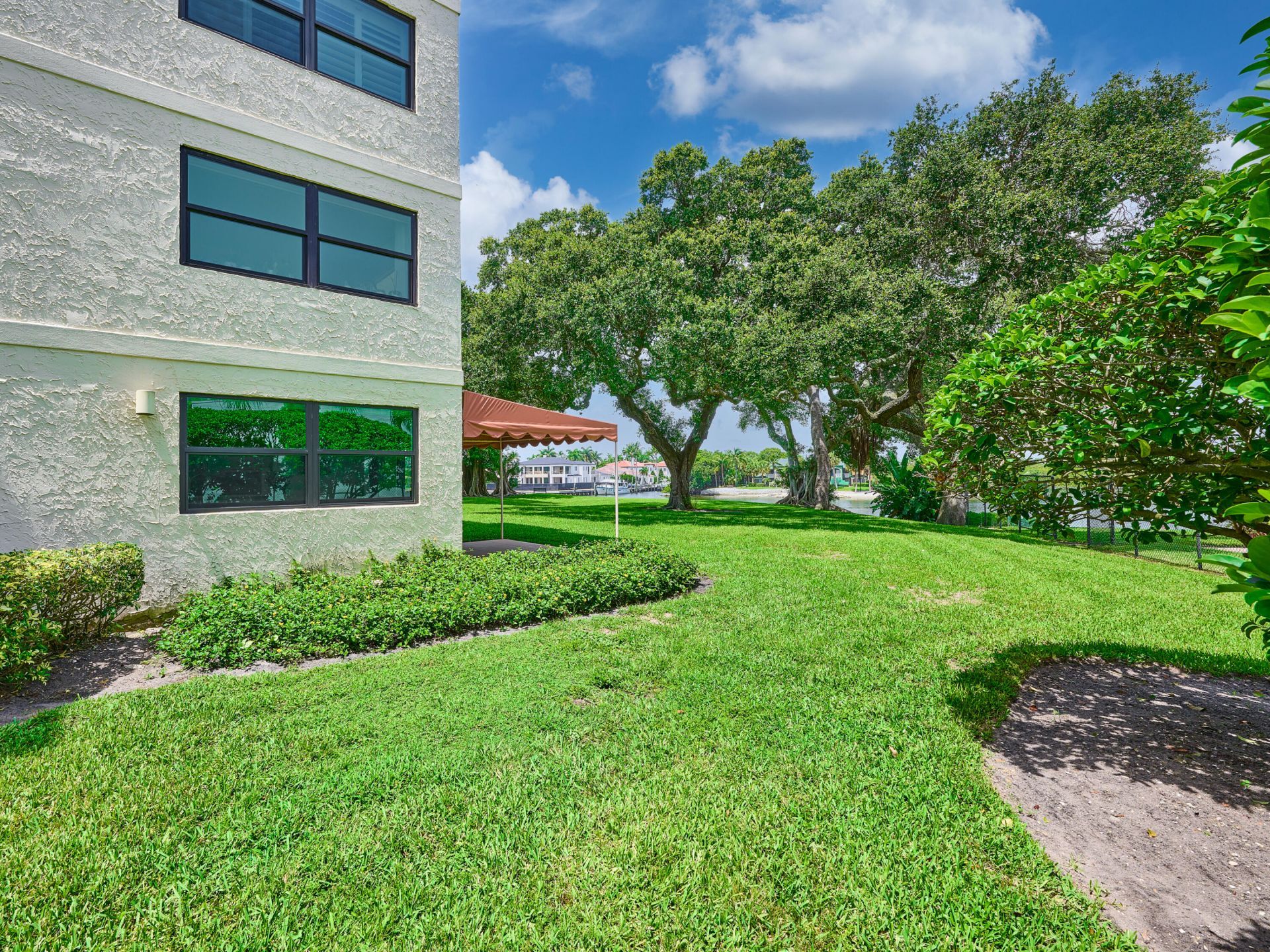 374 Golfview Road, Unit 106, North Palm Beach, FL 33408 Photo