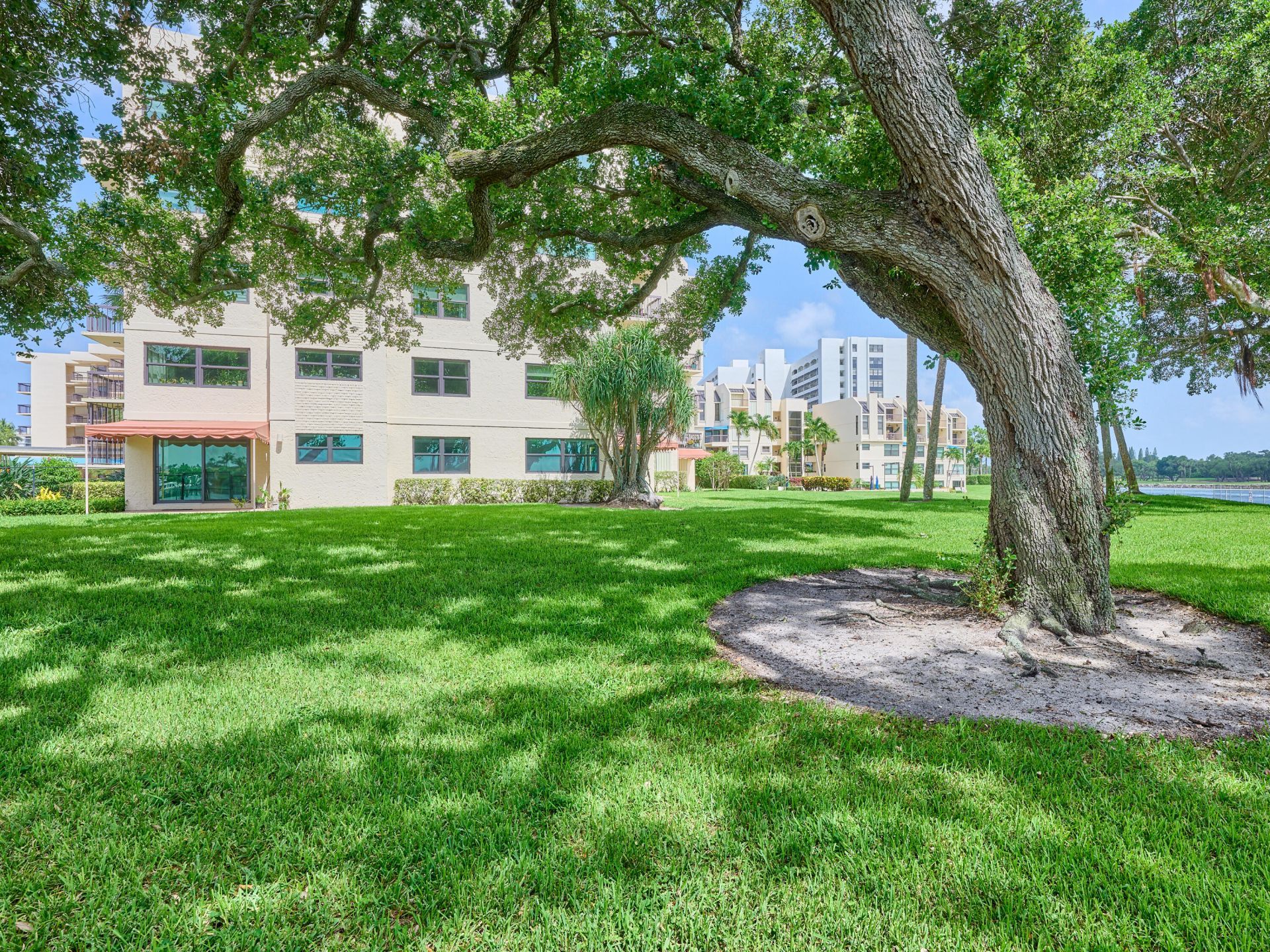 374 Golfview Road, Unit 106, North Palm Beach, FL 33408 Photo