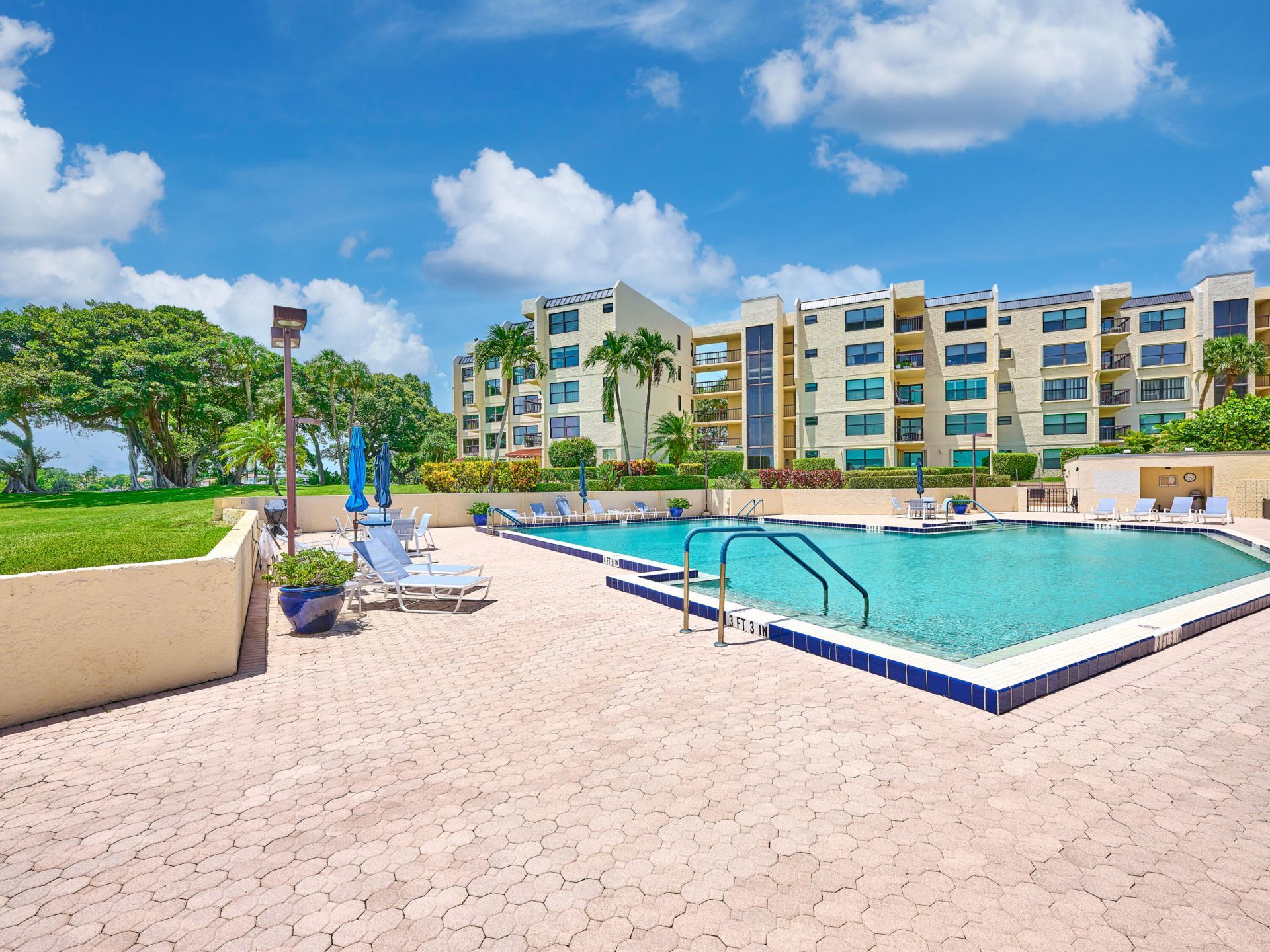 374 Golfview Road, Unit 106, North Palm Beach, FL 33408 Photo