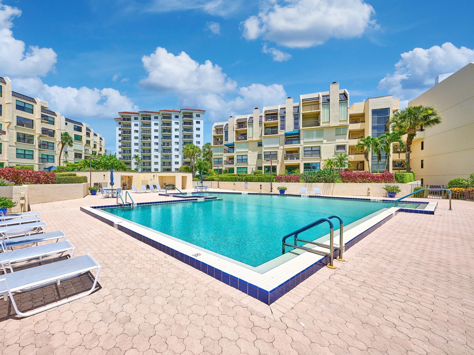 374 Golfview Road, Unit 106, North Palm Beach, FL 33408 Photo