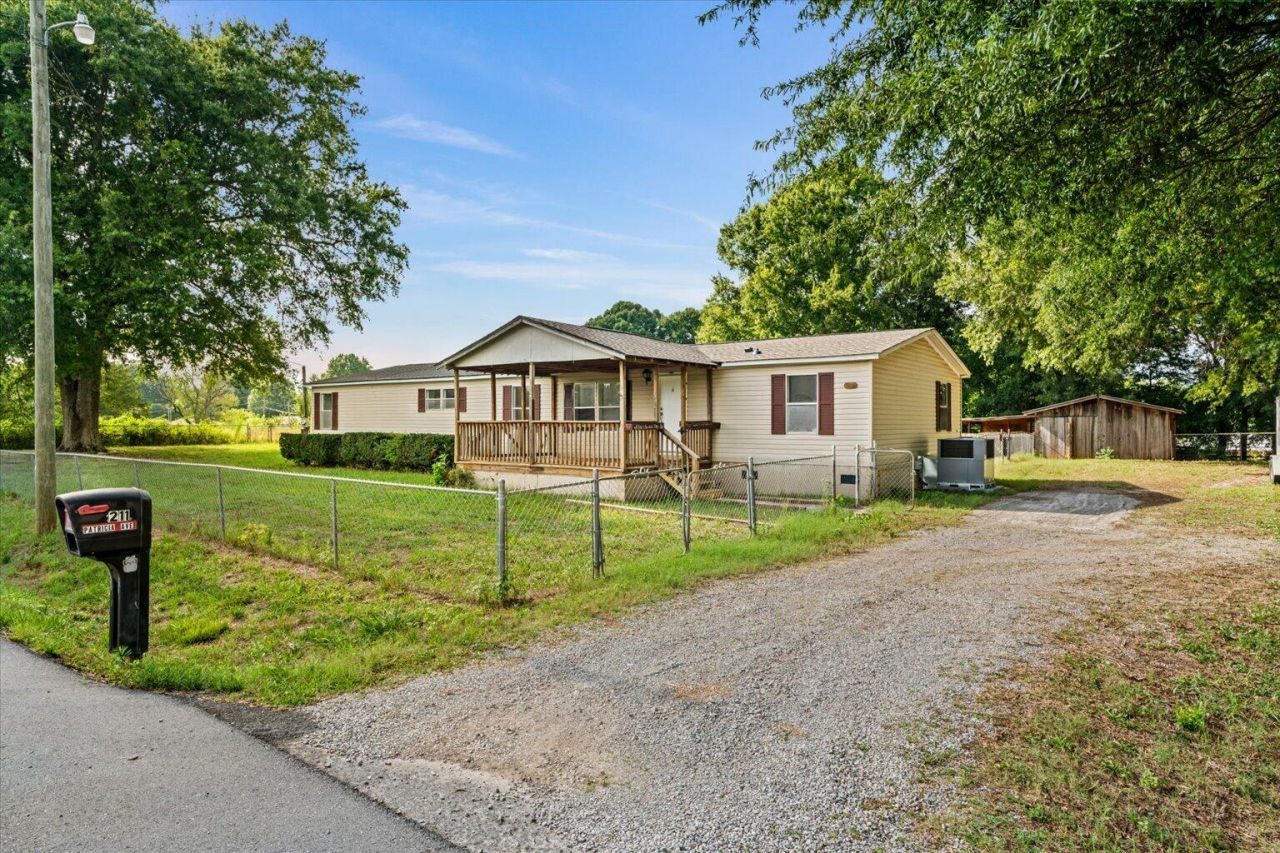 211 Patricia Avenue, Chatsworth, GA 30705 Main Photo