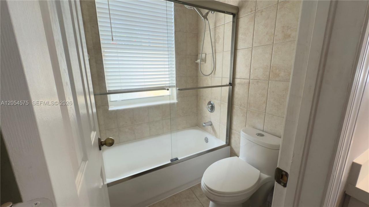 1247 NW 165th Ave, Pembroke Pines, FL 33028 Photo