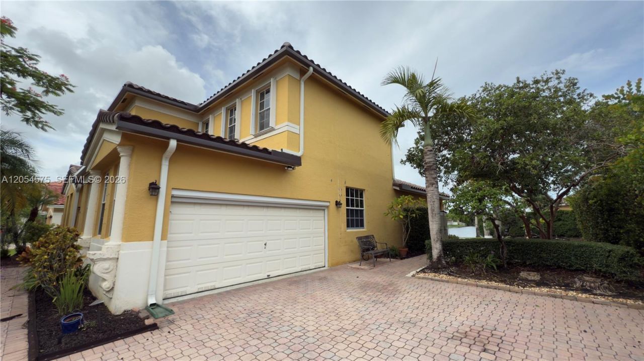 1247 NW 165th Ave, Pembroke Pines, FL 33028 Photo