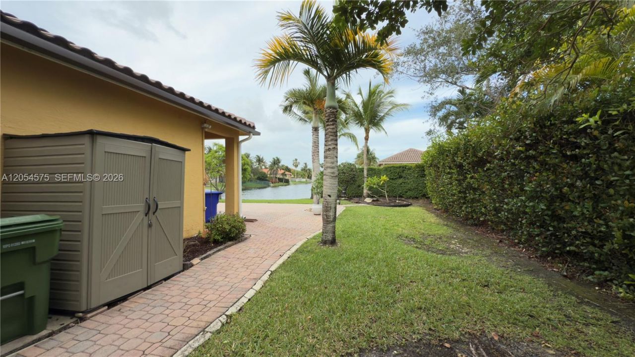 1247 NW 165th Ave, Pembroke Pines, FL 33028 Photo