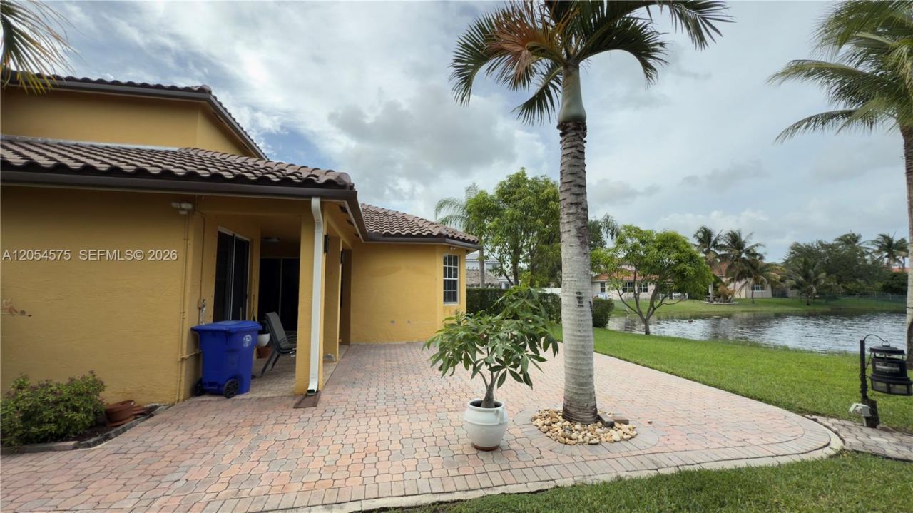 1247 NW 165th Ave, Pembroke Pines, FL 33028 Photo