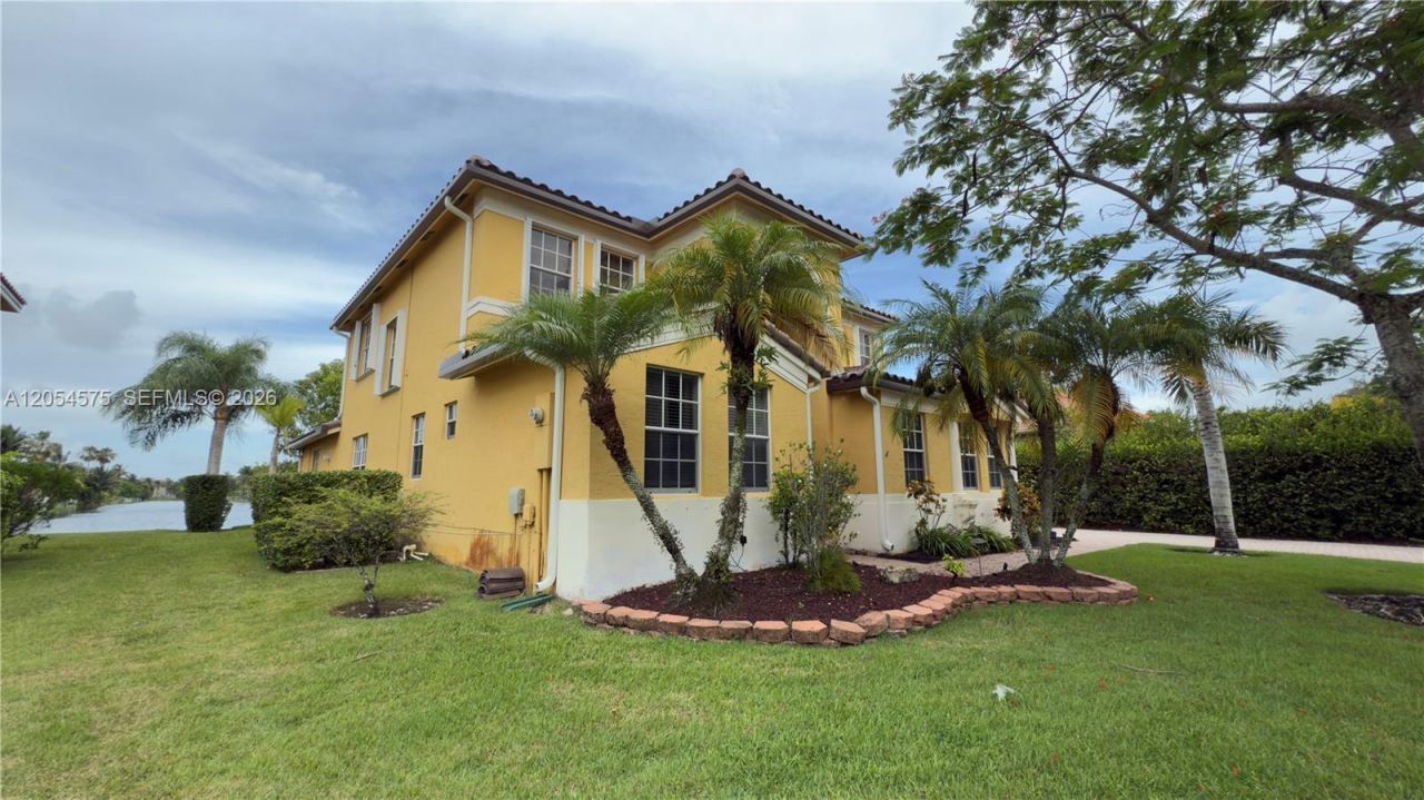 1247 NW 165th Ave, Pembroke Pines, FL 33028 Photo