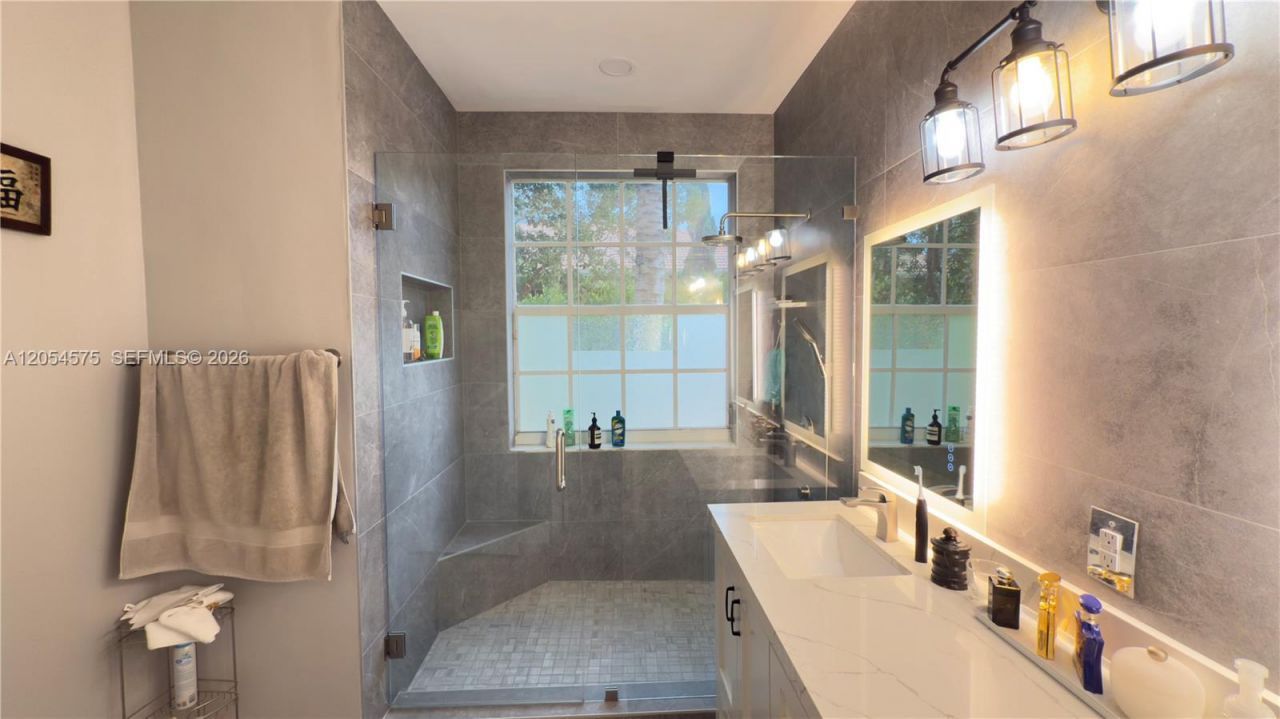 1247 NW 165th Ave, Pembroke Pines, FL 33028 Photo